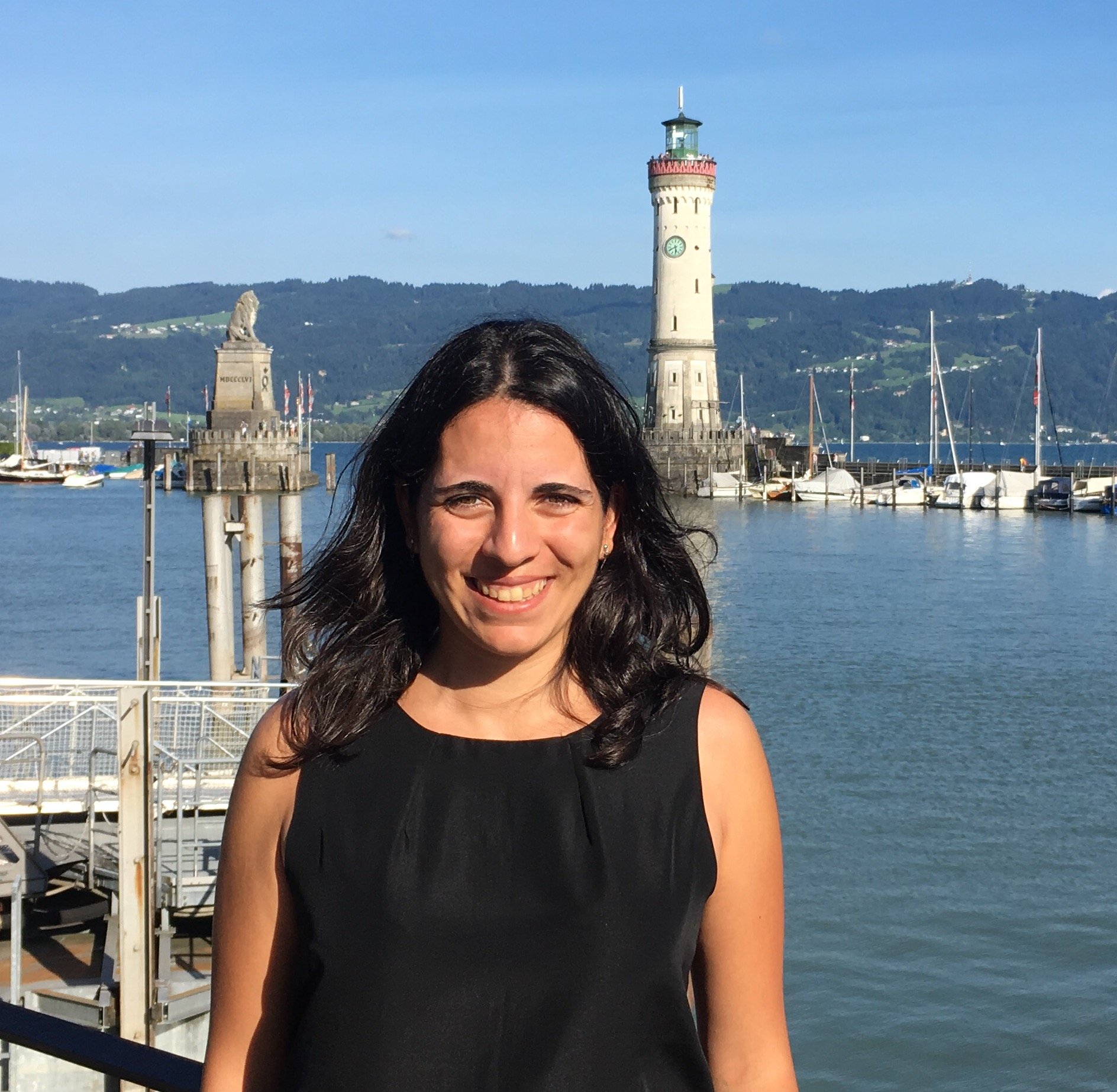 Assistant Professor of Economics at @UamTeh (@UAM_Madrid) & @syracuseabroad. @IZA_bonn fellow. Research in #Labour #Education #Crime. Leitmotiv: Sed Intelligere