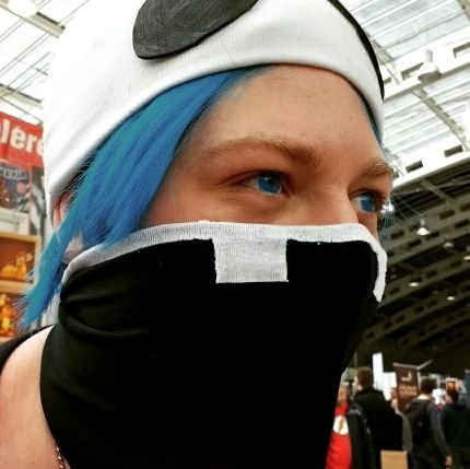 Demoluxs's profile picture. I'm a newby cosplayer from austria linz