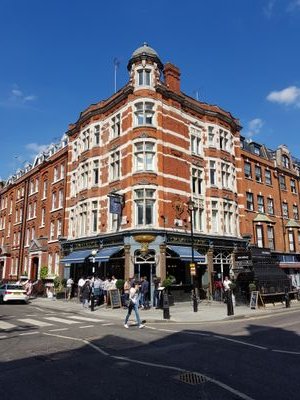 Fitzrovia's answer to what an awesome pub looks like. Great craft beers, quality British ales and fantasic pub grub. Make us your choice of local pub.