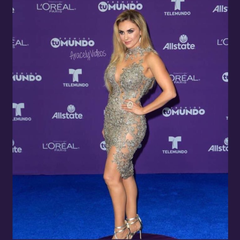 es un grupo dedicado a @aracelyarambula y a otro artistas músicos , compositores actrices y más
