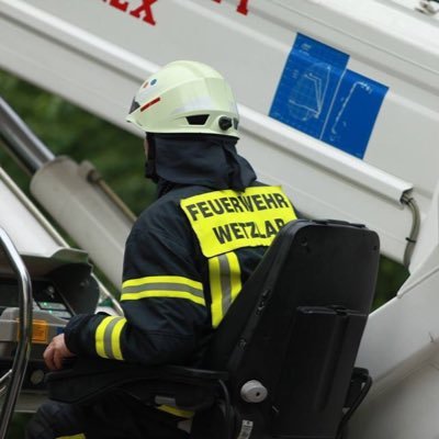 Offizieller Account. Im Notfall 112!!! Die Feuerwehr Wetzlar ist im Stadtgebiet an 11 Standorten vertreten und hat ca. 280 Mitglieder.