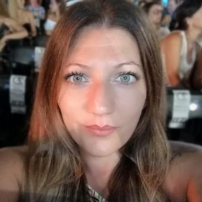 ZoeAbela's profile picture. Wot u see is wot u get #nofrills