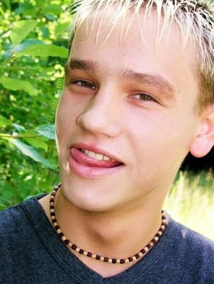 jbannecy's profile picture. T'es cent fois trop, cent fois trop bon
T'as bugué nos entrailles (bugué nos entrailles)
T'es mille fois trop, mille fois trop sexe, jt'aurais fais du vice