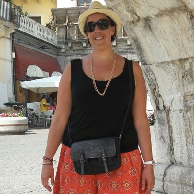 Sofisoteb's profile picture. Pas du tout Blogs Addict... Pas du tout Séries Addict...Pas du tout Thrillers/Polars etc Addict... Me voilà pas du tout Twitter Addict !