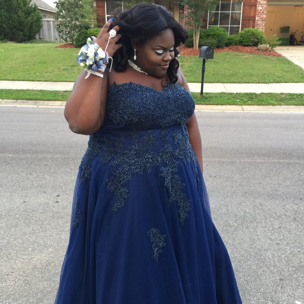 PerfectlyElise's profile picture. 