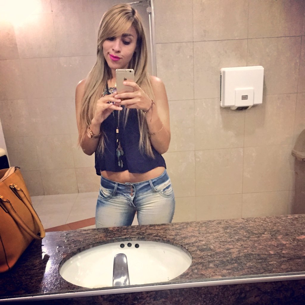 ivettegallardo1's profile picture. Snapchat: KarenIgallardo ↩️