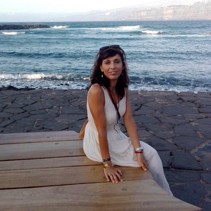 elenaduor's profile picture. Mamá de una preciosa niña . Funcionaria de la Administración Local. La montaña, mi pasión. Viajes y aviones. Mil inquietudes que no caben aquí 😜