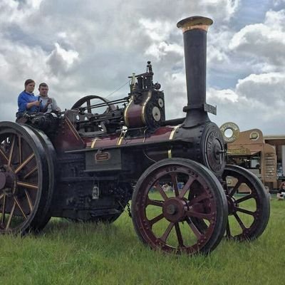 Mum of 1. Steam Engine Driver. Childcare Practitioner, Regular at Chester Zoo and animal lover..what more can I say?