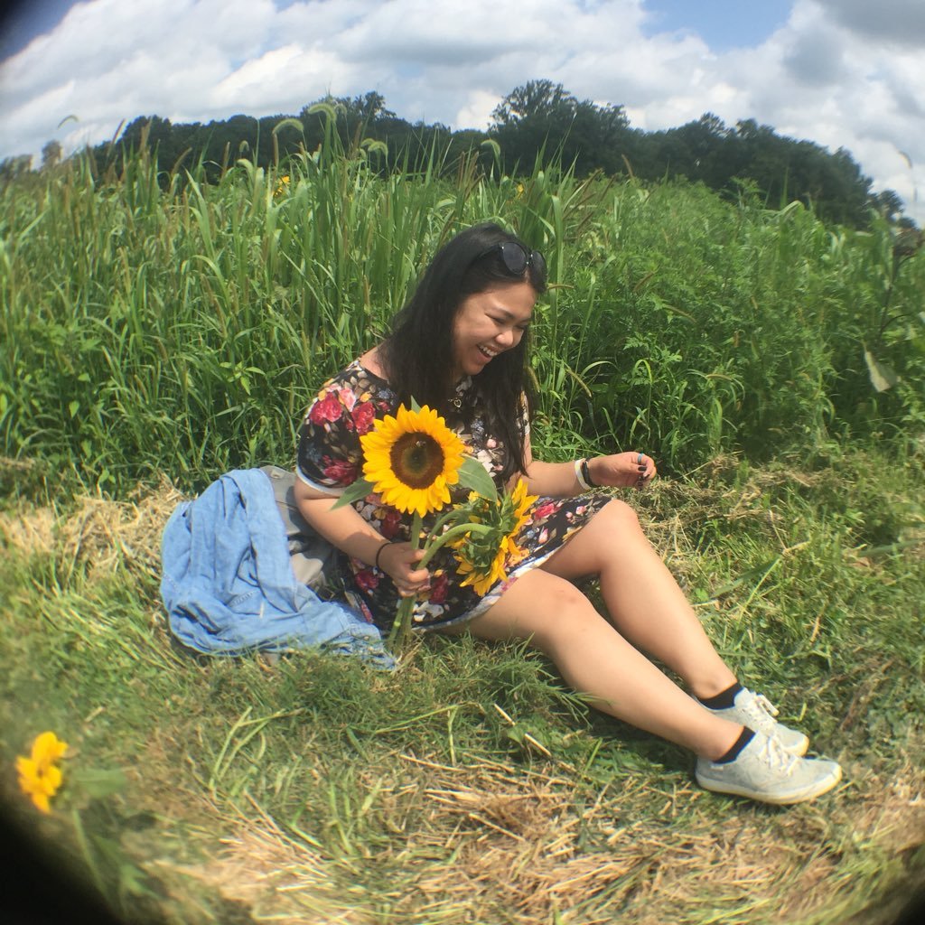 mariabayas's profile picture. hypothetical cool kid. herbivore.