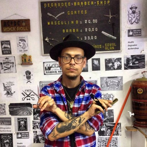 Barbeiro, 23 anos, Noivo da @Isa_gluck , AMORC .'.
