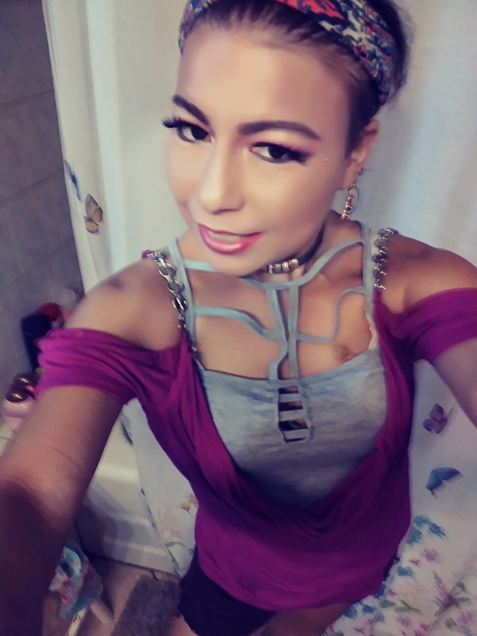 ambientambersky's profile picture. hi I'm Ambersky , black foot Sioux. I'm a moon child I was born in July . i have a wonderful daughter n husband.  I am also a very sensitive to energy 🌟🌟