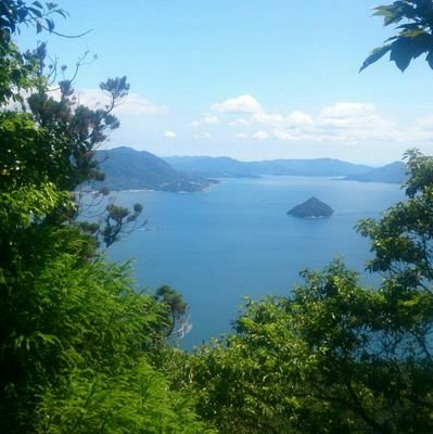 刀剣乱舞がすきです!!!成人済み。時折独自解釈を垂れ流す文字書き。本丸皆かわいい箱推し。特に陸奥守吉行。髪の毛は栗色です。
感想ありましたらお題箱へお願いいたします。https://t.co/CMJ5BCDwlG
支部→https://t.co/8NbdtJ67fK…