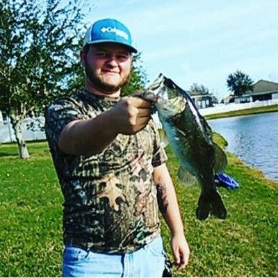 muscle_bound57's profile picture. class of 18'..... life likes to knock us down... but always remember stay strong and keep moving forward..