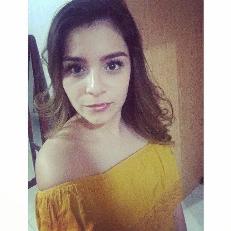 jaqui_delaRoca's profile picture. En verdad lamento ser tan difícil, difícil en cuanto a mi forma de ser, mi manera de pensar, difícil de tratar, de querer, de soportar, créeme sé que lo soy.