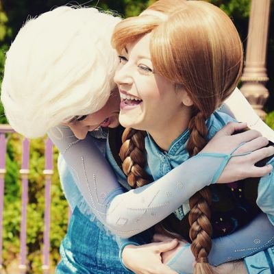 Arendelle Sisters who love each other very much, love bulding snowman and chocolate