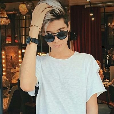 I am Merle and a proud member of the #teamkris family👌And I'm from Germany🇩🇪