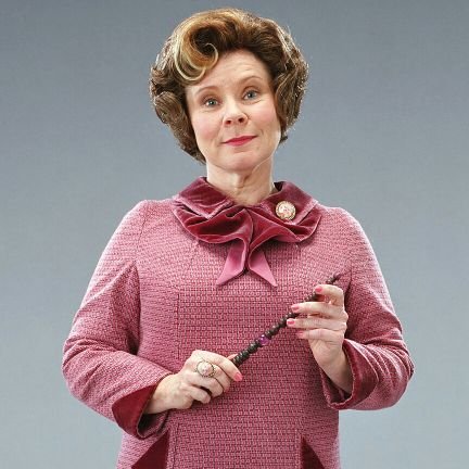 Umbridgetty's profile picture. || Subsecretaria del Ministro || Miembro honorable del Wizengamot || Profesora y Suma Inquisidora de Hogwarts || Híbridos, aléjense de mí.🐈 ||