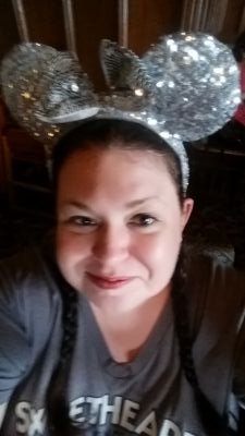 ThatShelle's profile picture. Star Wars fanatic, Bassett mom, disco unicorn, freelance camera chick and reiki practitioner.