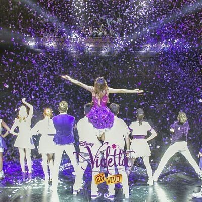 El tour de Violetta giró por todo el mundo con más de 6 millones de entradas vendidas.
¡Somos un staff para que te informes de todas las novedades!