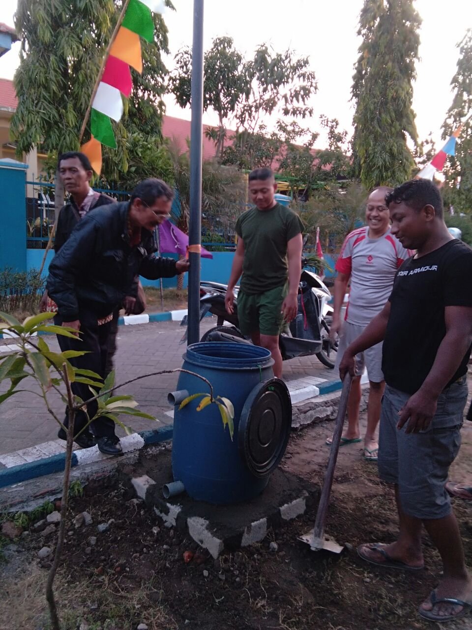 TimBNPM_RT5's profile picture. Official account tim Berantas Narkoba dan Permasalahan Masyarakat (BNPM)

Selebihnya akan kita muat di tweet ya shaker