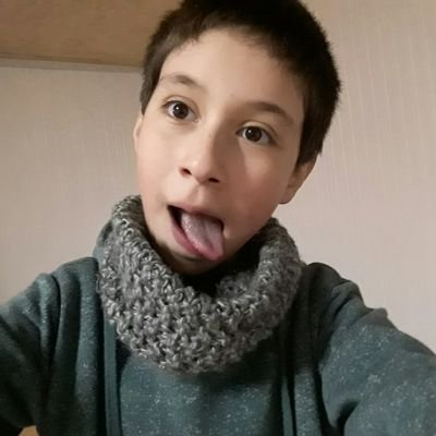 Me gustan los juegos retadores,Me gusta correr y el deporte y soy fanatico de armas blancas y armas de disparo