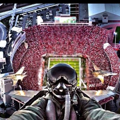 Love @Husker football. KC @Royals Baseball.@DenverBroncos Football.@ChicagoBulls Basketball.@Marathon runner.