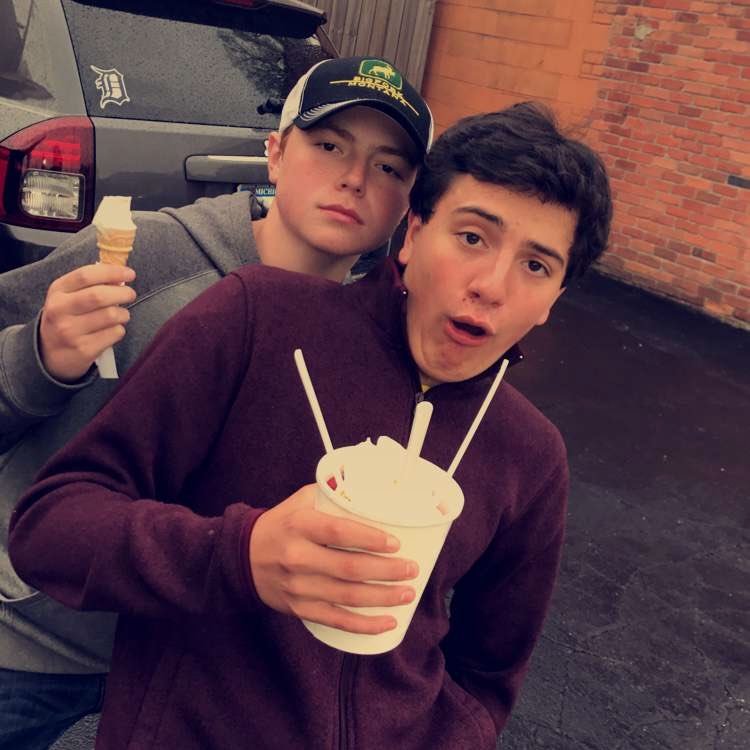 caseydonley3's profile picture. dodging coat hangers since '01