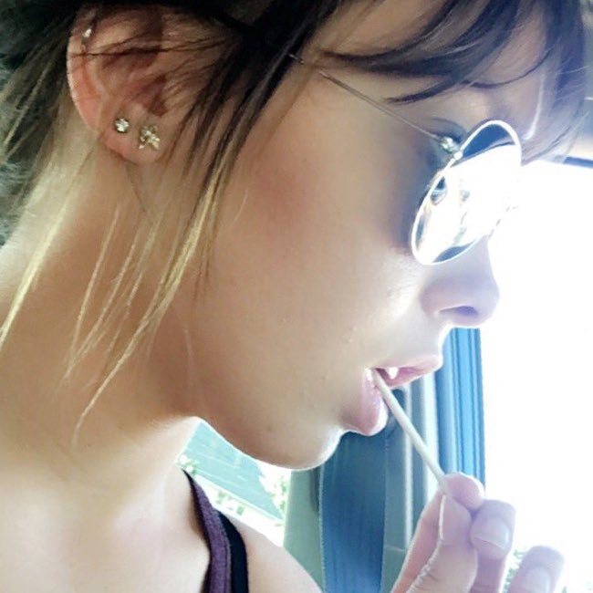 JordynPaige18's profile picture. fuck off