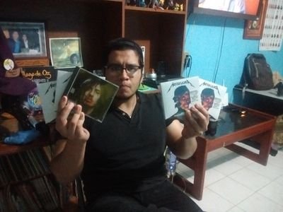 HOLA ME GUSTA EL ROCK, EL FUTBOL, Y LOS VIDEOJUEGOS