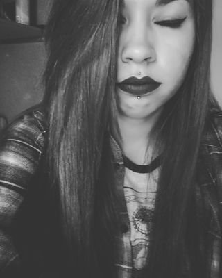 Viking_Black_'s profile picture. La chica de gris...