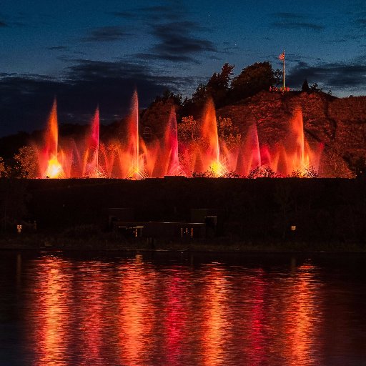 A synchronized water and light show accompanied with music of all varieties. Grand Haven, Michigan. Always free!