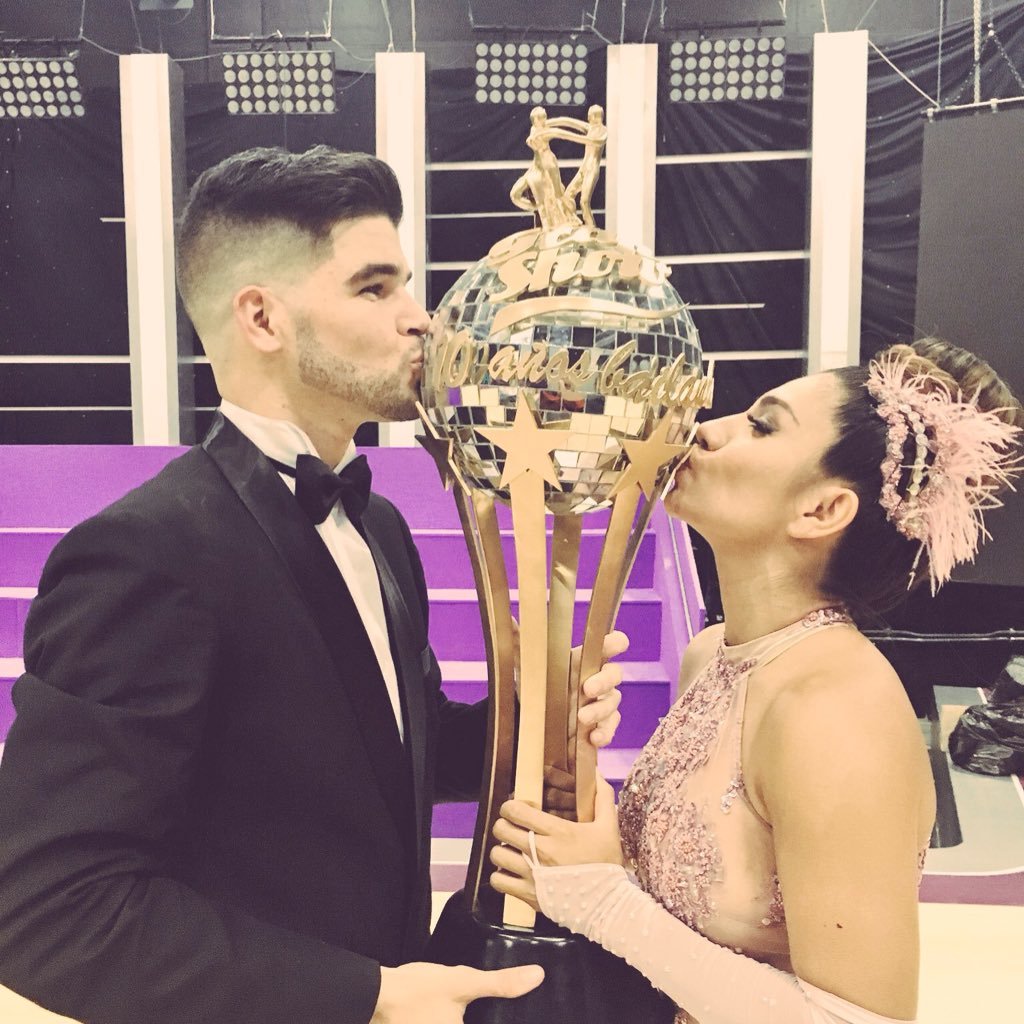 ReinoSanchez04's profile picture. Cuenta Dedicada Para @DianaSanchez_04 {Icono Verde 💚 Mejor Combatiente 💪🏻 Bicampeona De CBTABailar 🏆🏆 Campeona de El Gran Show 🏆 & Actual Combatiente❤️}