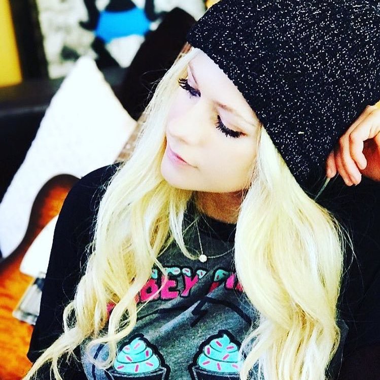 Latest news, pictures, video and more on singer/songwriter/actress & fashion designer Avril Ramona Lavigne. 🖤 Turn On Notifications ‼️