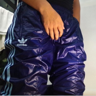 lvzhe120's profile picture. 眼镜 白袜 篮球服控。不常在。180 74 43🦶。微博:Aj帅鼠。已有男友@呆萌小鞋控。