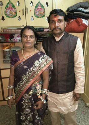 me Chennai me rehetha hu
or
me shadi me safa bandne Ka kam kar tha hu