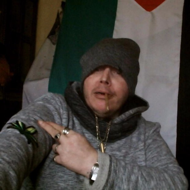 le boss de BCF W33D ,DANS LA PHOTO ET LA MUSIQUE ,Homme d'affaires,très douez ,ex GANGSTER ap 28,de purge ,et depuis 2010 JE SUIS PARTOUT! le boss de BCF W33D