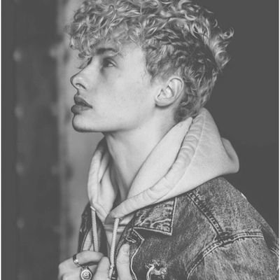 rpwithalostpoet's profile picture. 