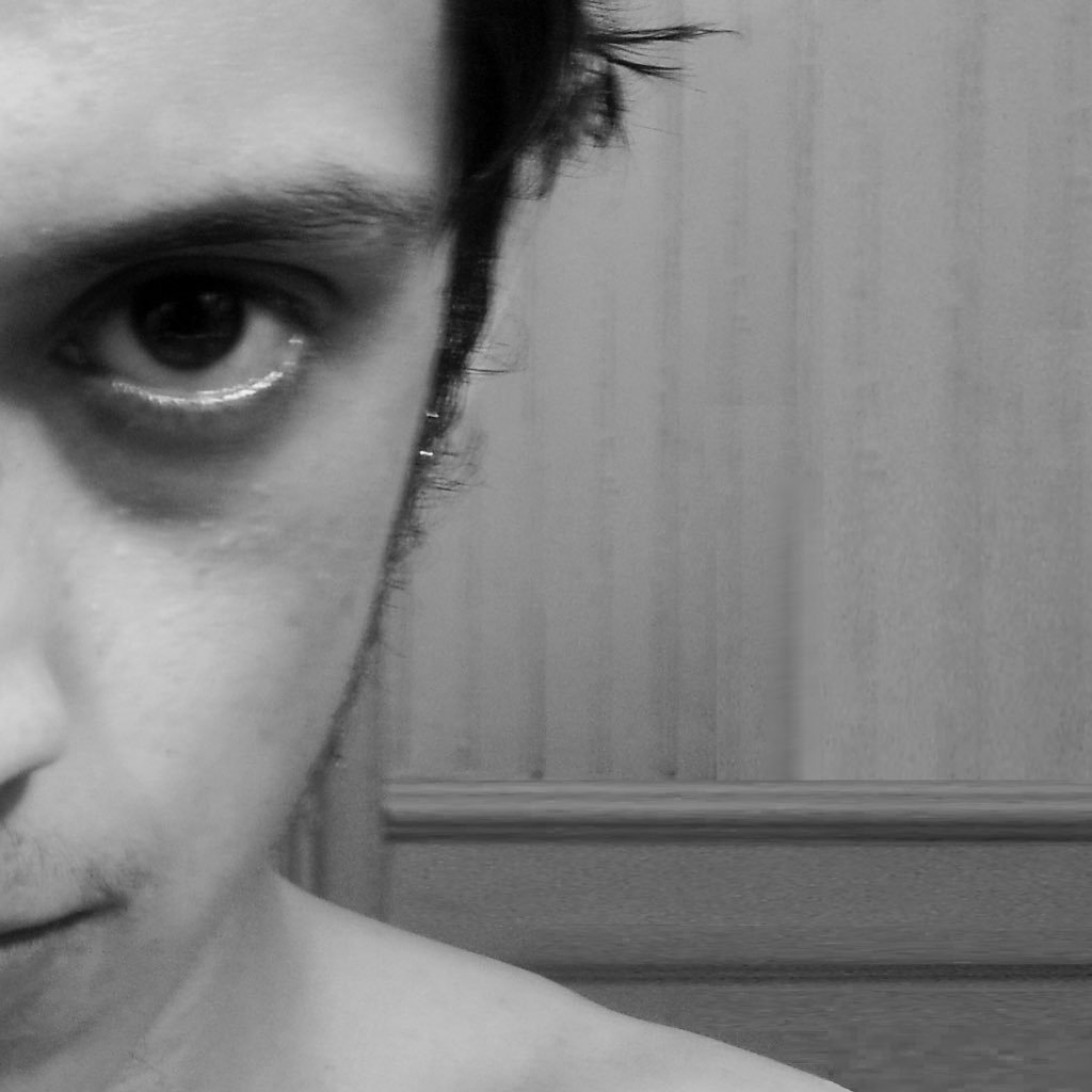 JoseLuisLS10's profile picture. 2 piscolas por favor.