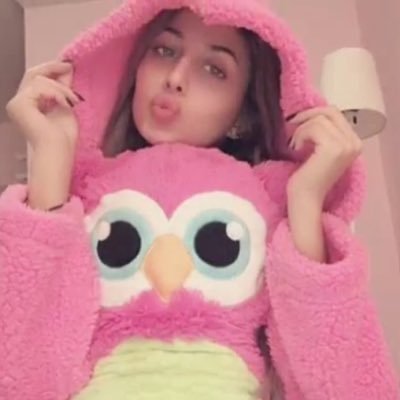 Meera131's profile picture. اشبه القمر في شفافيتي وحنيني🌸