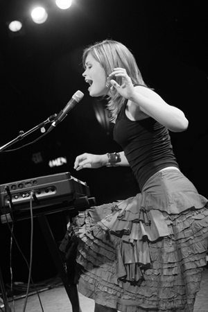 Songwriter w passion8 alt-pop/rock style. FB http://t.co/yhwt6QlJzx
http://t.co/Pi2D5ebp0x
http://t.co/o1mPCvSVIx