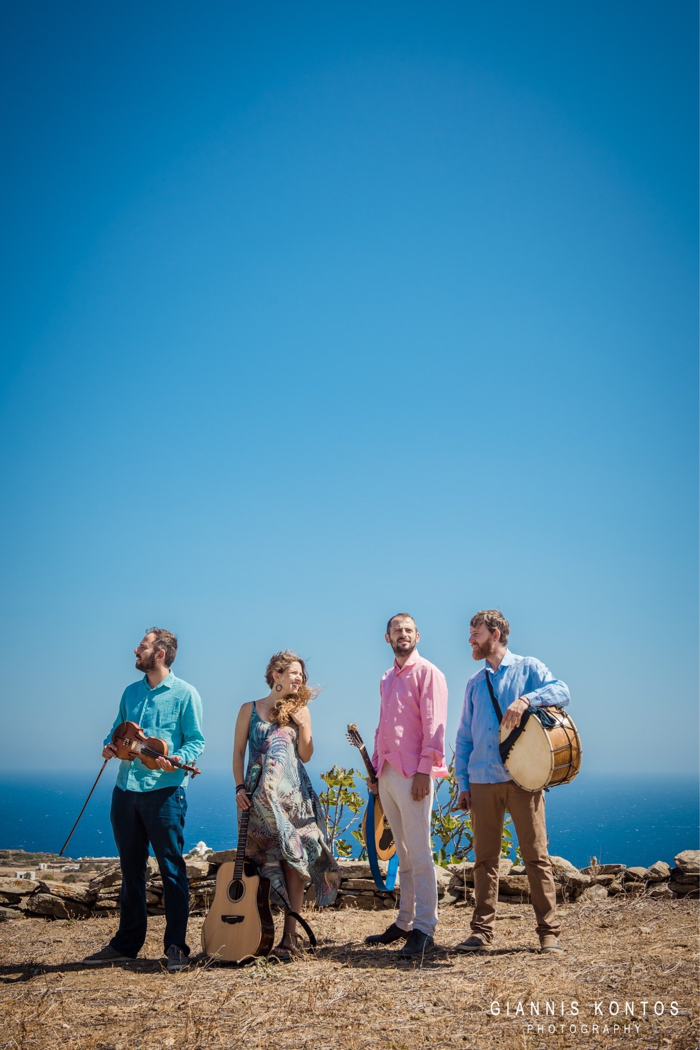 Xefrago Ambeli is a traditional greek music band specializing in libe dancing music and fun!