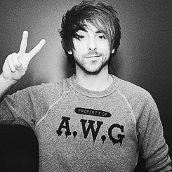 Dadsona :) I'm a musician, 29, father of 1, #ddaddsrp, Multiship, multiverse. 18+