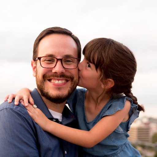 Financial planner at @soundsteward, urban neighbor in @PH_KC, runner, family man.