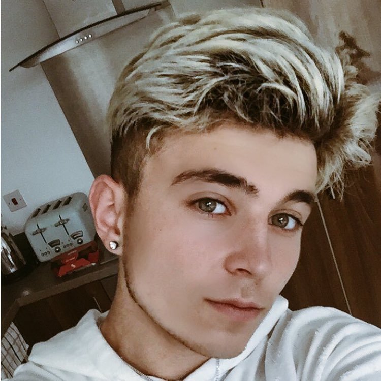 BrookGibson43's profile picture. In a band with 4 awesome guys.