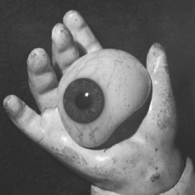 GossipCastel's profile picture. Dans l'ombre du manoir.