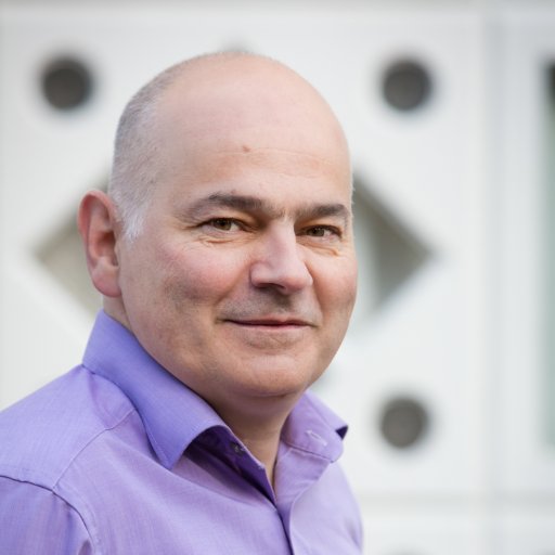 Van origine televisiejournalist. Is nu Media- en communicatieadviseur. Auteur van meerdere boeken, waaronder Communicatie en Ethiek.