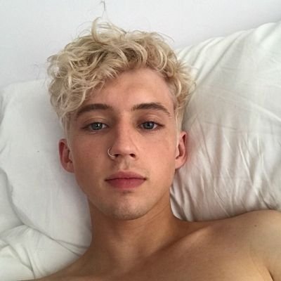 Troye_Savin's profile picture. 🌻I want you.I will color myself in blue, anything I need to make you stay🐙