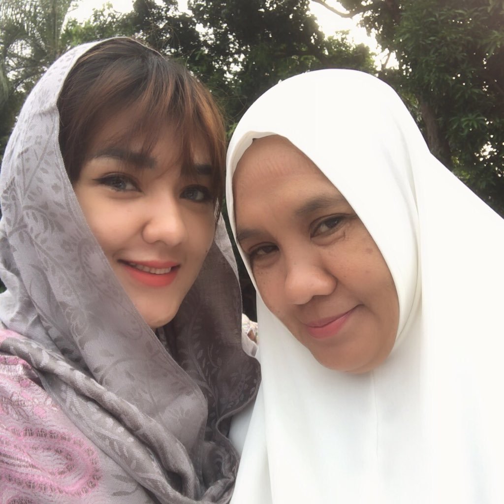 utaryviolita's profile picture. 