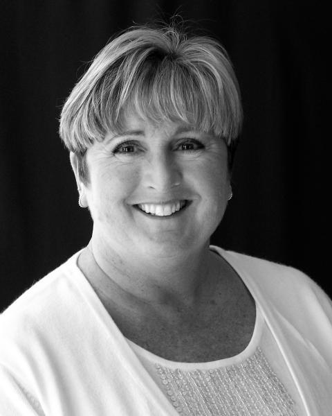 MsSnuzi's profile picture. Lover of all things Disney and dance