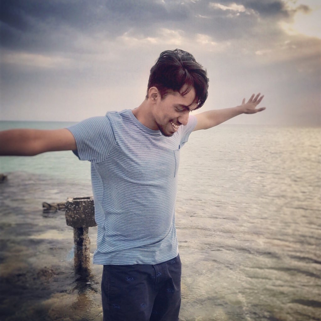 amin7oz's profile picture. . . .  Loading